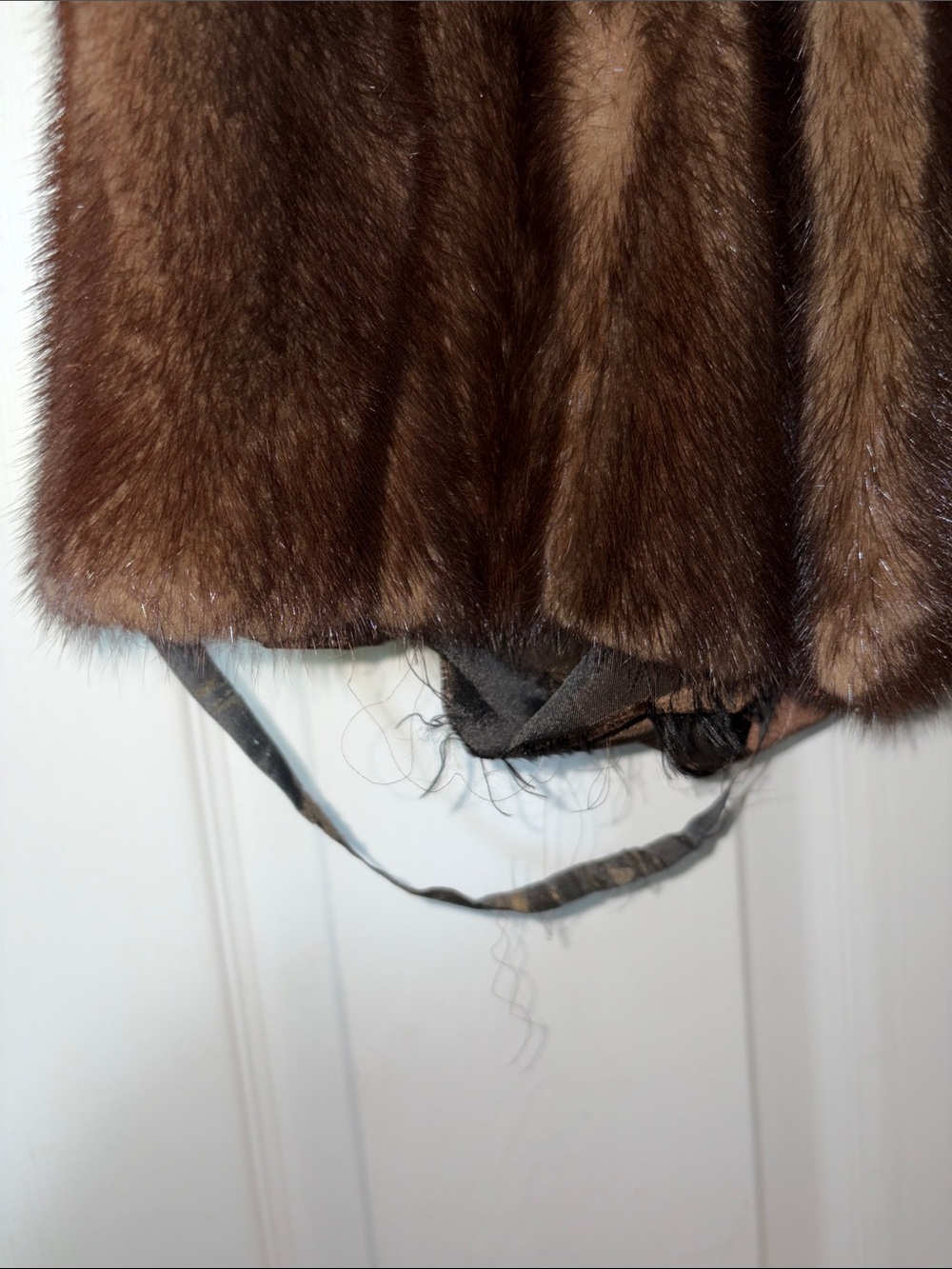 Luxurious Brown Fur Coat - Picture 5 of 5